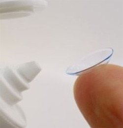 Hygiene practices affect contact lens case contamination 