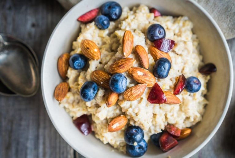 Oatmeal with Fresh Fruit - Women Fitness