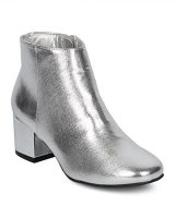 Silver Footwear: To Become A Trend This Winter - Women Fitness